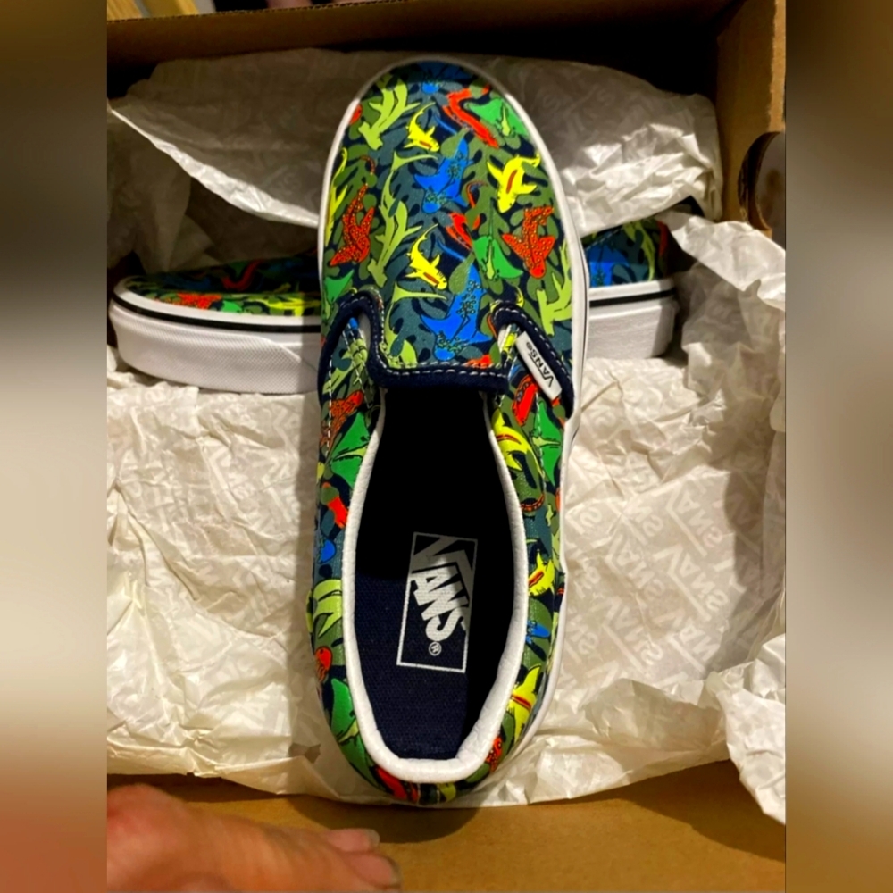 NEW Glow In The Dark Vans Size 3
